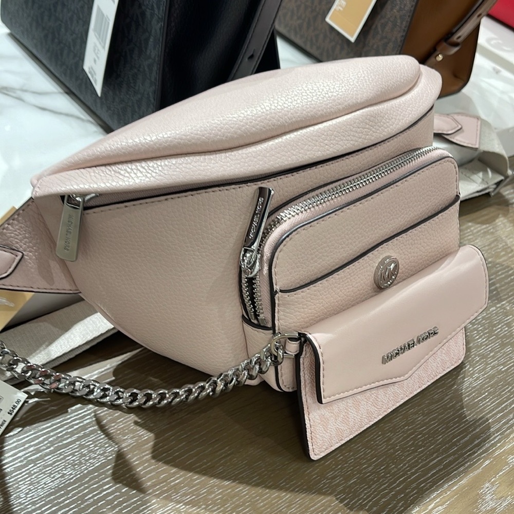MICHAEL KORS
Maisie Large Pebbled Leather 2-in-1 Sling Pack
Lt Powder Blush 
NWT